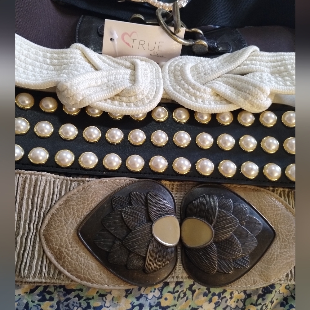Belts - Picture 2 of 7